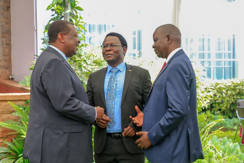 The Ag Executive Director of GLOCEPS, Dr. Ken Asembo and Resident Research Fellow, Foreign Policy Wilfred Muliro briefing the Prime Cabinet Secretary of the Republic of Kenya, H.E (DR) Musalia Mudavadi on the programmes of GLOCEPS and potential areas of collaboration.